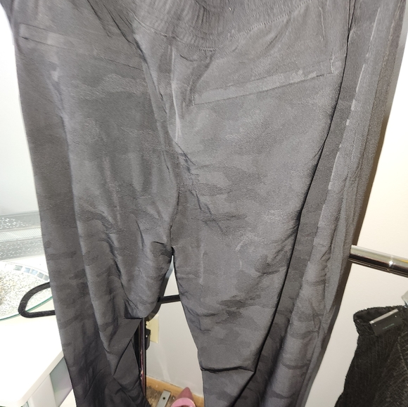 NWT Athleta Brooklyn black cameo joggers - Picture 8 of 8